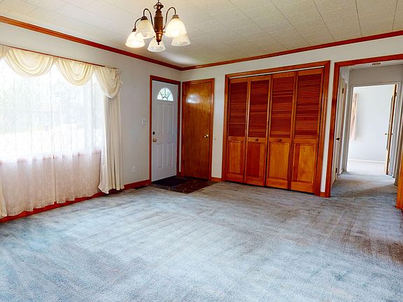 3rd image of 720 Sylvan Dr S