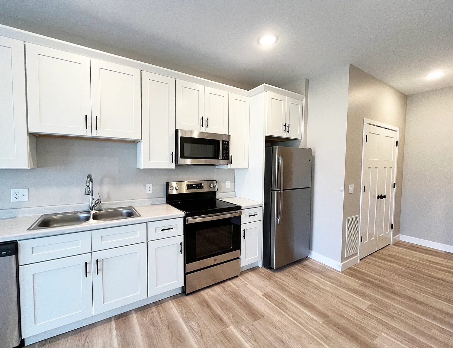 Wolf Point Townhomes — Photo 2
