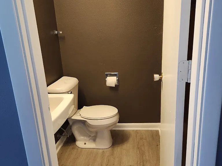716 Wilson Ave #4 — Photo 12