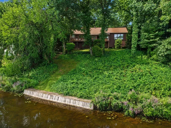 9808 Oak Forest Cir, Kalamazoo, MI 49009