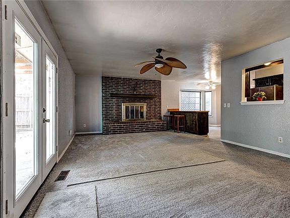 4th image of 405 Greenwood Dr