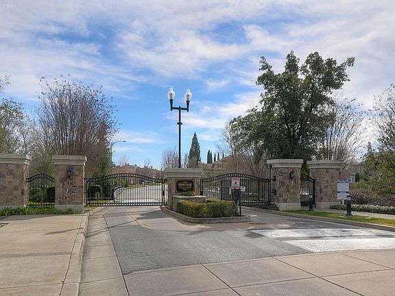 2nd image of 2134 Blackheath Ln