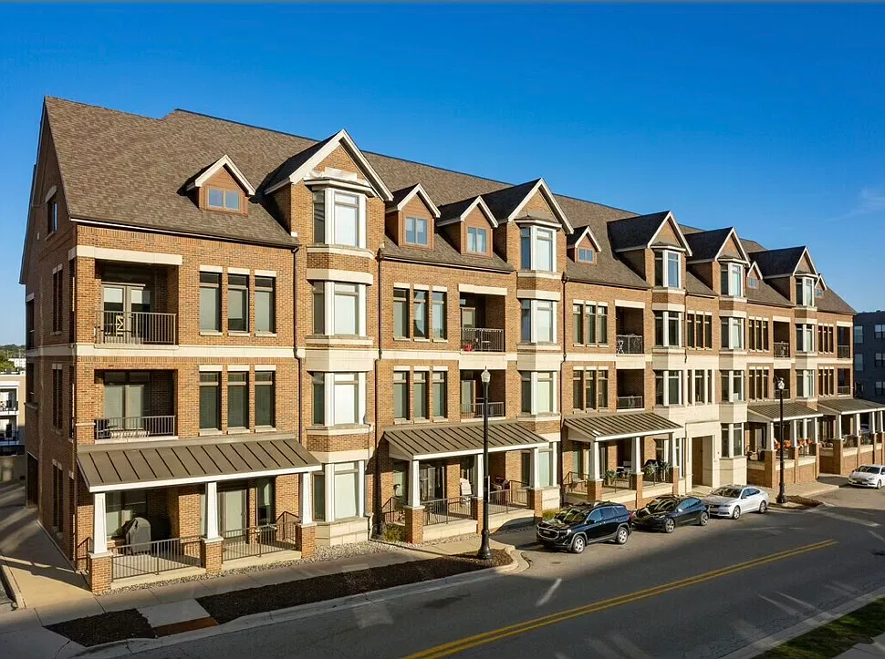 2 bed, 1018 sqft, $2,850 — Photo 1