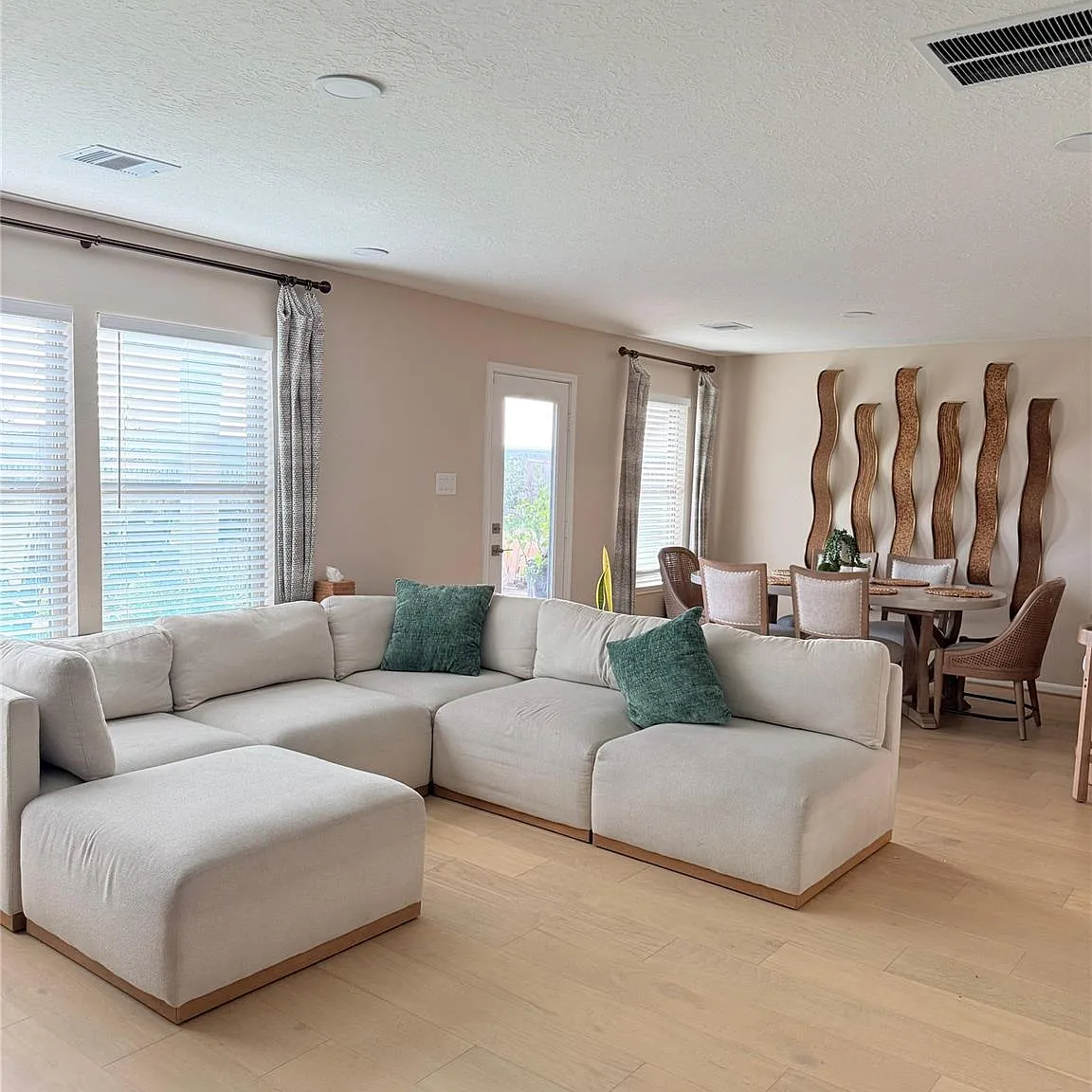 3 bed, 2.5 bath, 1780 sqft, $2,500 — Photo 2