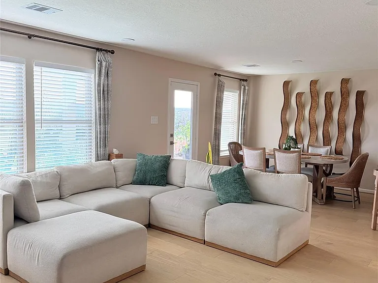 4915 Abbey Manor Ln — Photo 2