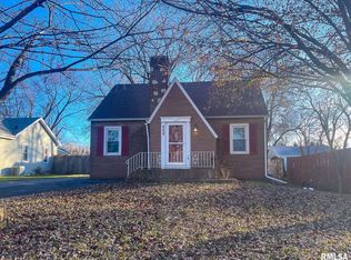 228 Earl Ave, Creve Coeur, IL
