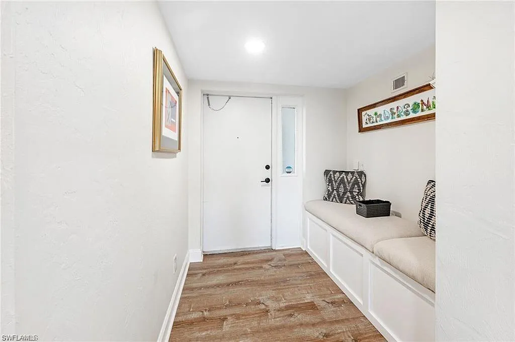2 bed, 2.0 bath, 1200 sqft, $2,700 — Photo 2