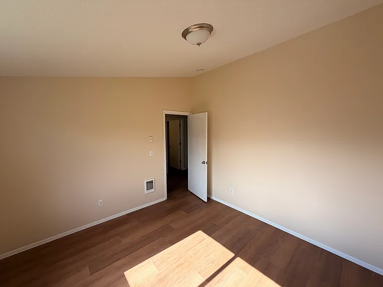 1601 NW 6th Ave — Photo 8
