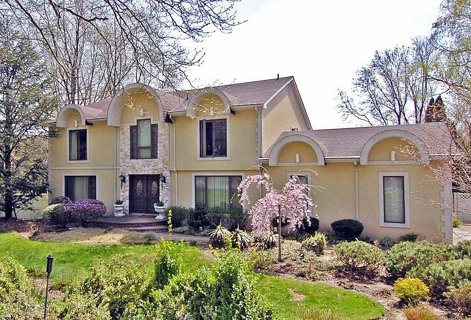 Dix Hills Classic Pebble Notch Colonial