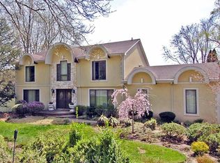 444 Wolf Hill Rd, Dix Hills, NY 11746