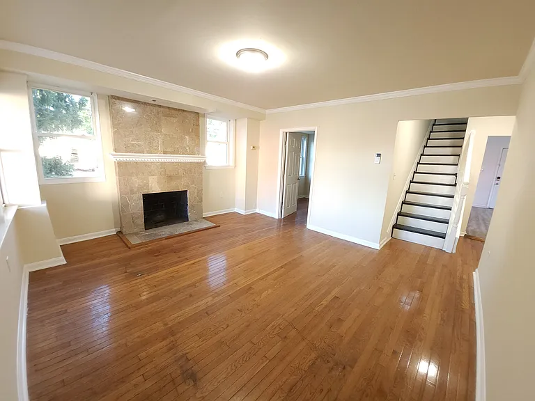 5023 Emo St — Photo 4
