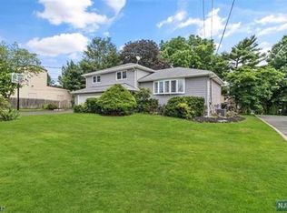 5 Daniels Dr, Clifton, NJ 07013