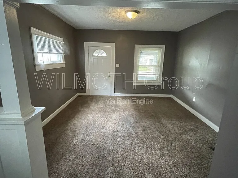 4214 E Washington St — Photo 5