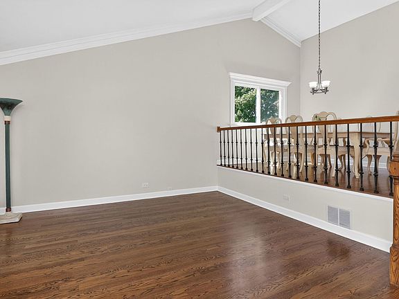 3rd image of 1110 Valley View Dr