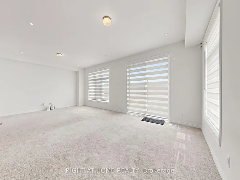 2046 Cameron Lott Cres — Photo 14