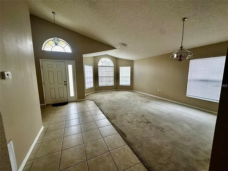 1836 Sandy Creek Ln — Photo 2