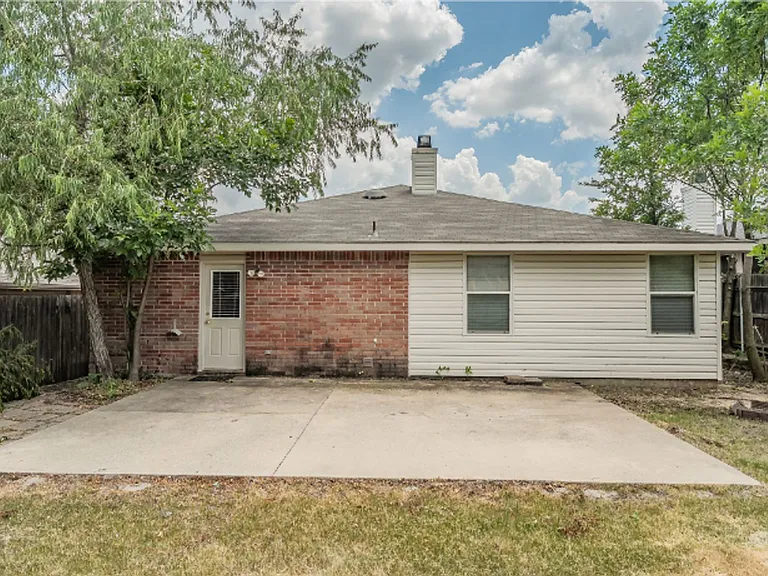 3327 Clydesdale Dr — Photo 32