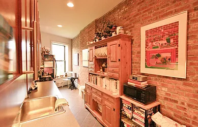 Rented by R New York