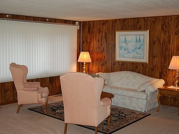 Living Room w/Bay Window