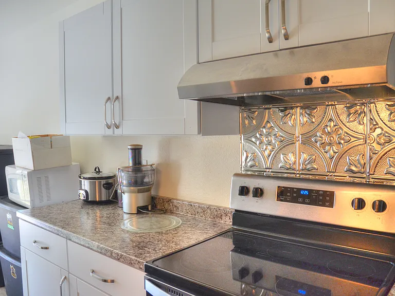 910 I St #C — Photo 11