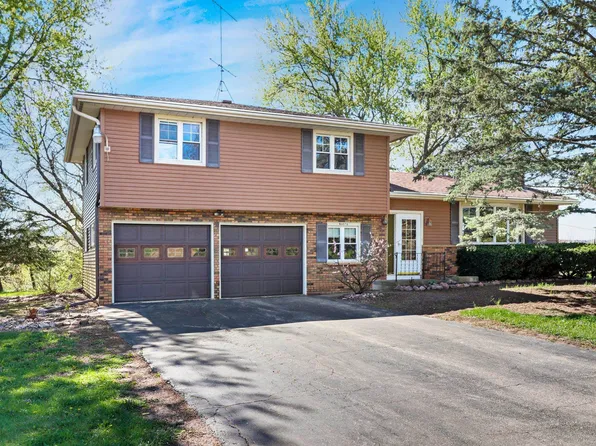 N6078 Mielke Dr, Portage, WI 53901