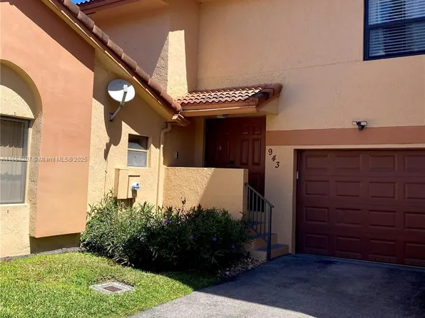 943 SW 113th Ter, Pembroke Pines, FL 33025