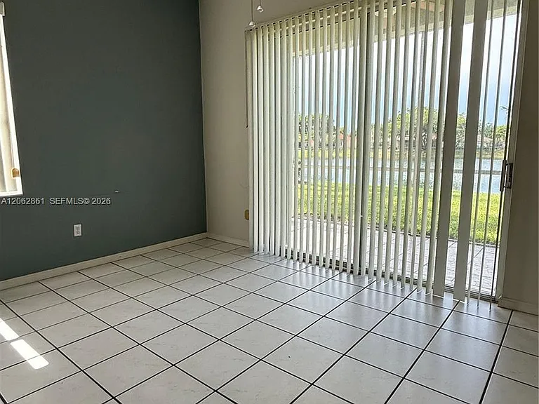 2435 SE 7th Pl — Photo 17