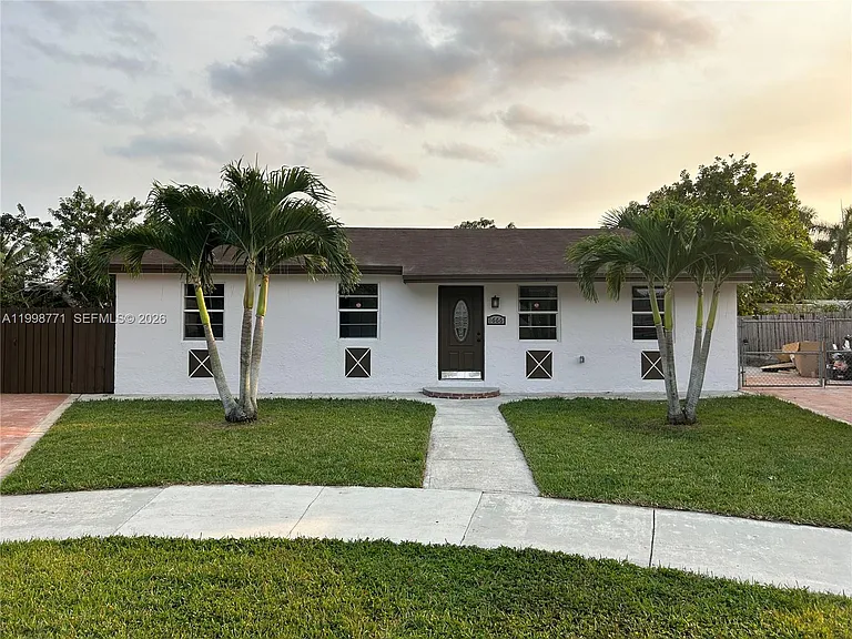 1666 SW 3rd Ct — Photo 5