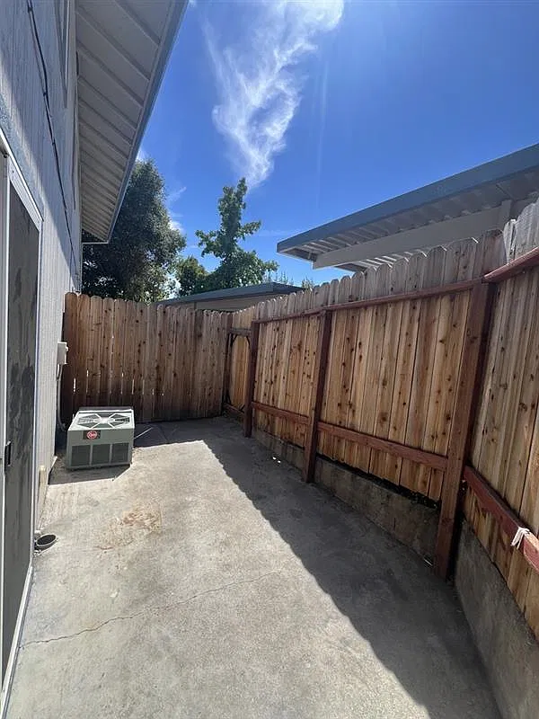 2 bed, 1.5 bath, 890 sqft, $1,895 — Photo 4