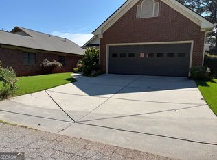 1224 Hunters Dr, Stone Mountain, GA 30083