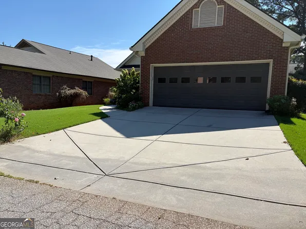 1224 Hunters Dr, Stone Mountain, GA 30083