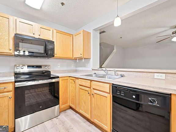 2nd image of 314 Cottonwood Creek Cir