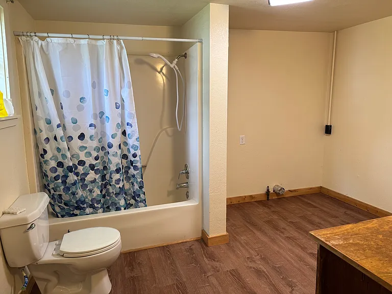 176 N Center St — Photo 3