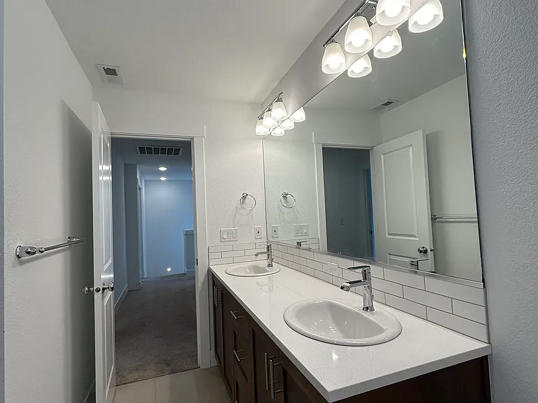 18222 SW Silvertip St #1 — Photo 23