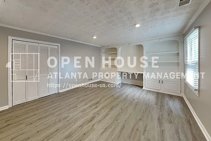 1100 Lake Dr — Photo 21