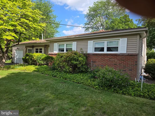 107 Upper Ferry Rd, Ewing, NJ 08628