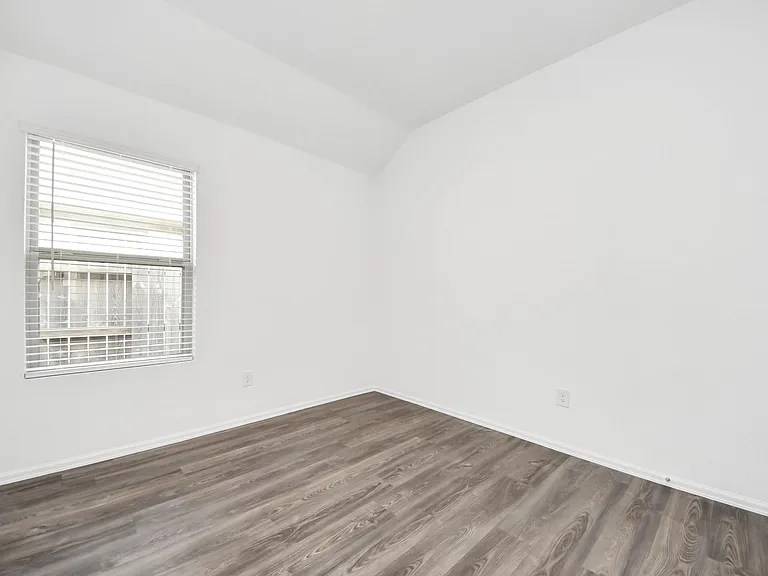26631 Castiel Dr — Photo 22