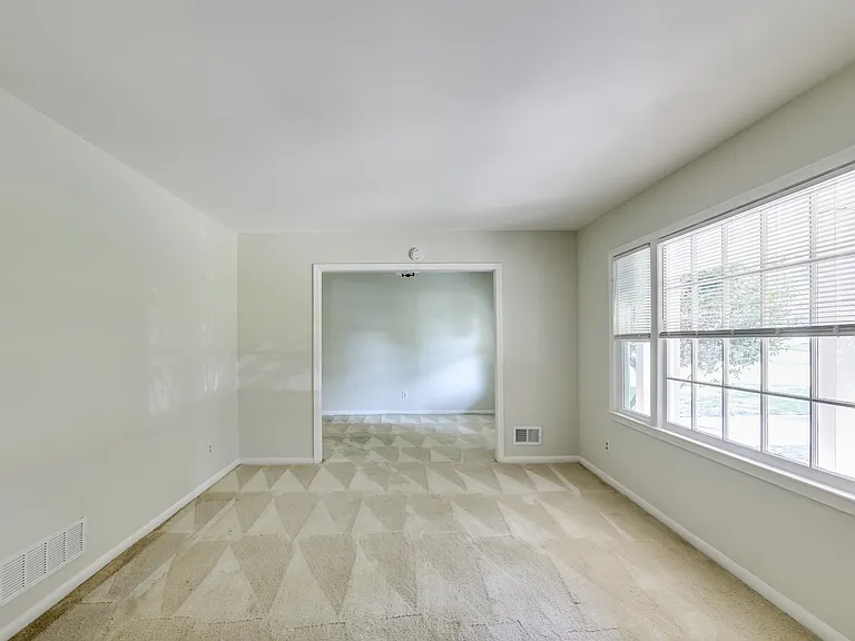 1725 Cheltenham Ln — Photo 14