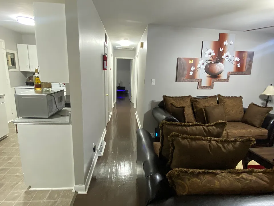 124 W 25th St