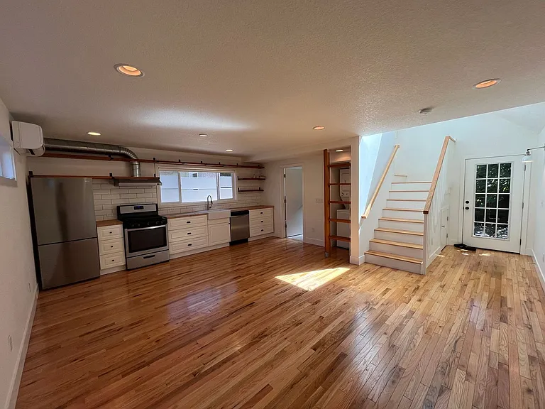 64 NE Stafford St #B — Photo 3