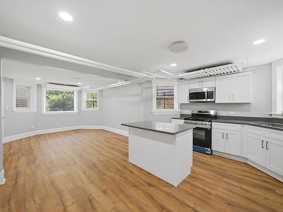 3rd image of 1915 W Lunt Ave #G