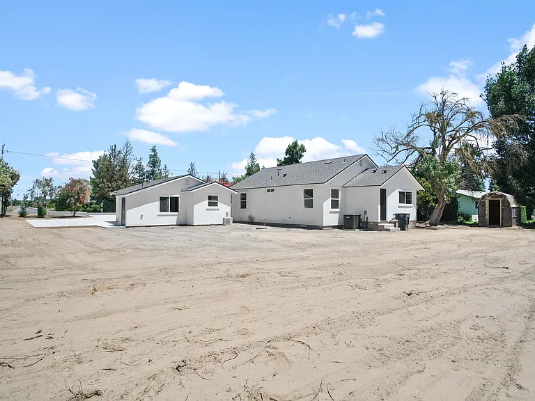 13619 Peach Ave — Photo 20