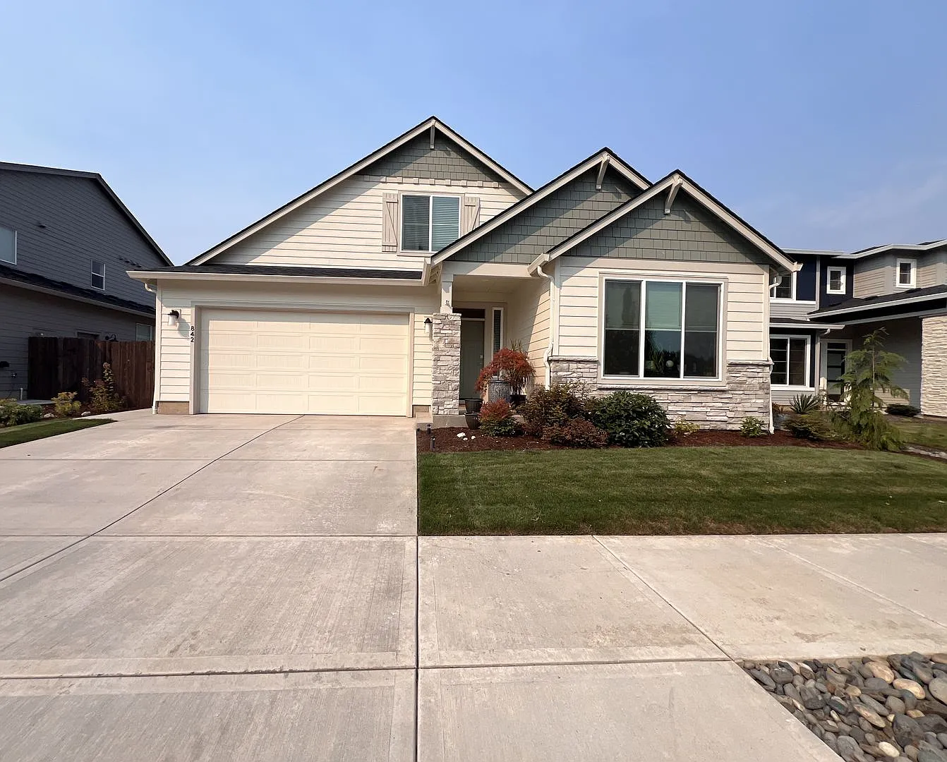 Gorgeous 5 Bedroom in Battle Ground! — Photo 1