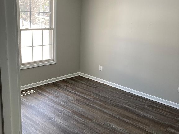 4th image of 11407 Tierney Ave