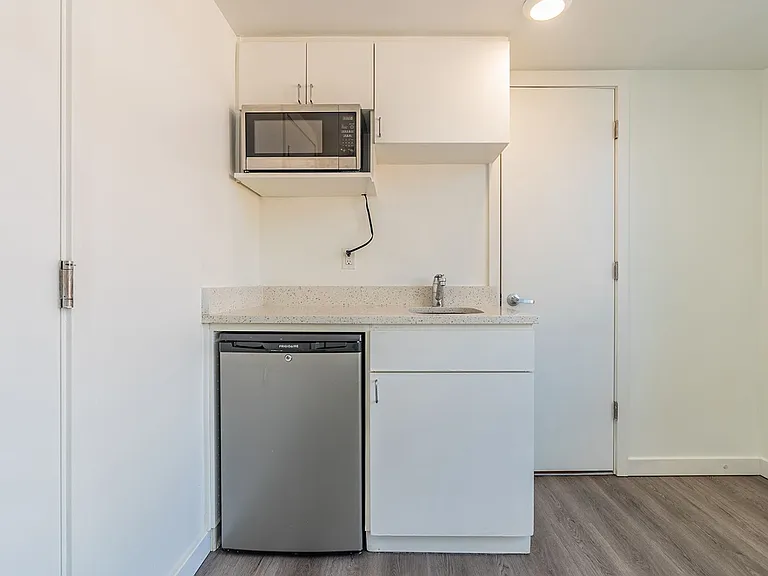 Modern Efficient Apartments in Prime Capitol Hill Location — Photo 19