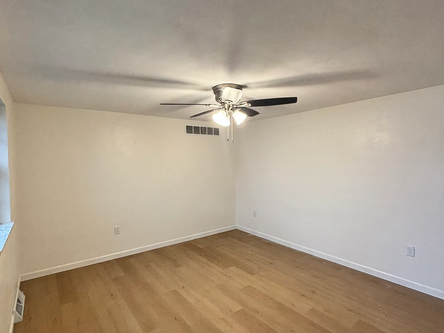 2 bed, 1.5 bath, 1300 sqft, $1,375 — Photo 2