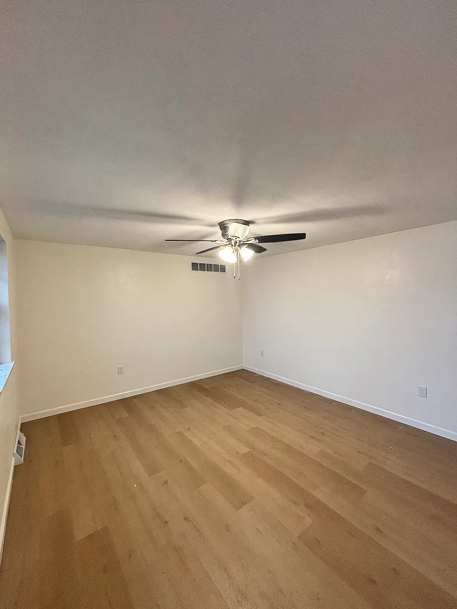 Building Photo - 210 Anderson Ln #210