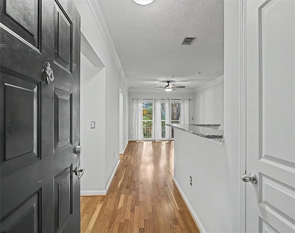 2 bed, 2.0 bath, 1008 sqft, $2,150 — Photo 4