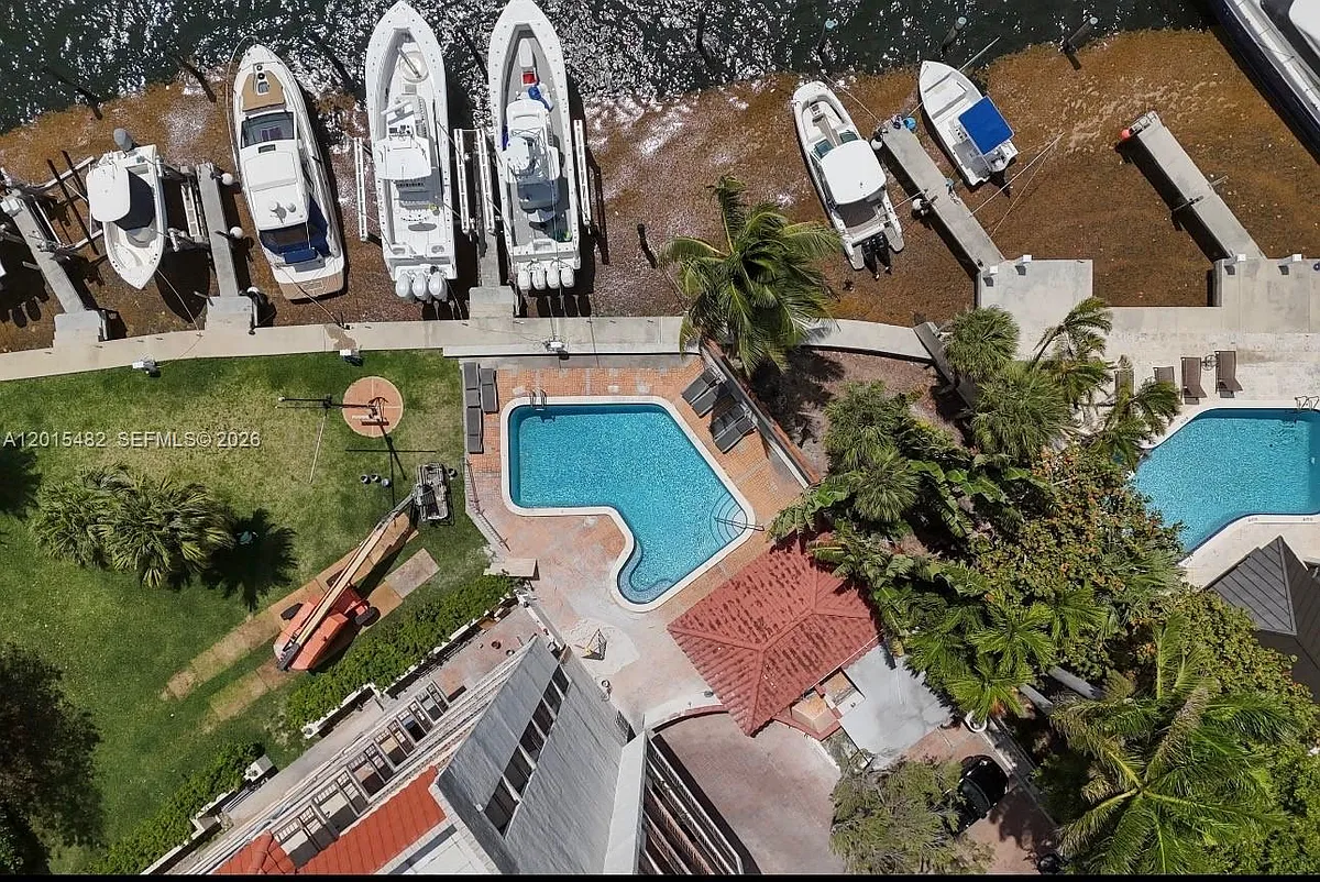 Building Photo - 1632 S Bayshore Ct #202
