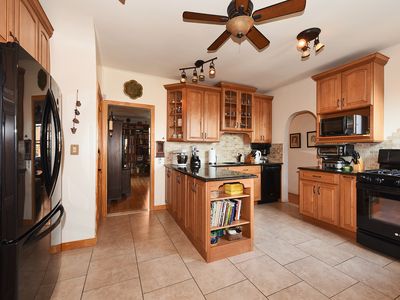 67-62 Burns St, Forest Hills, NY, 11375